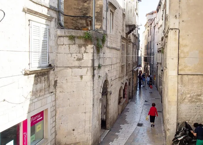 Bosanska * Спліт